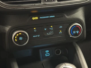 Ford Focus 1.0 EcoBoost Hybrid Connected CRUISE PDC / 37