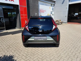 Toyota Aygo X Envy Automaat STOELVERWARMING PDC VOOR EN ACHTER AD-CRUISE TEL. DRAADLOOS LADEN / 7