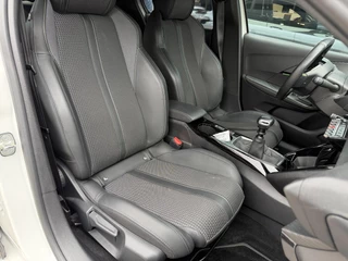 Peugeot 208 1.2 Turbo 100 PK GT | Navigatie | Zwart dak | Sportstoelen | Keyless Start | 17" Lichtmetalen Velgen | Full LED Verlichting | Climate Control | Cruise Control | Camera | Parkeersensoren | Dodehoek detectie | / 18