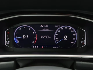 Volkswagen T-Roc 1.5 TSi R-Line Business 150 Pk Automaat | Trekhaak | Carplay | Virtual Cockpit | Adaptive Cruise | Keyless | Elektrische Achterklep | 18 Inch / 25