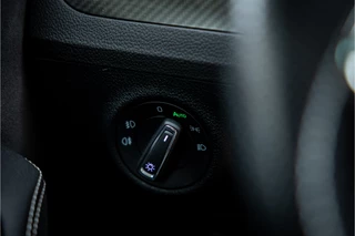 Škoda Superb Combi 1.4 TSI iV Sportline Business  Panorama Matrix ACC 360 Camera / 32