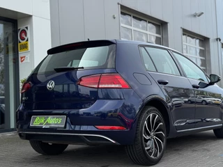Volkswagen Golf TSI * Panoramadak * Camera * Navigatie * Massage Stoel / 17
