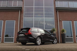 Volvo V60 2.0 B4 Inscription | NL auto | 2e eigenaar | BTW auto | Stuurverwarming | Leer | Cruise control | DAB | Camera | LED | Navigatie | Bluetooth | PDC / 6