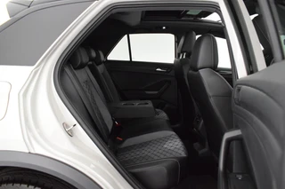 Volkswagen T-Roc 1.5 TSI 150pk DSG R-Line Business+ Black Style Trekhaak Camera IQ.Light Panoramadak Virtual Cockpit Navigatie / 14