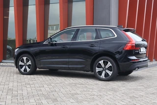 Volvo XC60 T8 Recharge AWD Momentum | Leder | Panoramadak | Parkeercamera | Keyless / 4