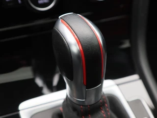 Volkswagen Golf 2.0 TSi GTi 290 Pk TCR | Panorama Dak | Adaptive Cruise | Camera | Stoelverwarming | 18 inch | 90.438 km!! / 25