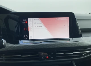 Volkswagen Golf 1.5 eTSI R-Line AUT  | dealer onderh. | panoramadak | stoel-/stuurverw. | keyless | trekhaak | carplay / 31