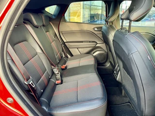 Renault Captur 1.3 TCe 160 EDC R.S. Line  | Automaat | All Seasons | Navigatie | Groot Scherm | Achteruitrijcamera + Parkeersensoren | Draadloze Telefoonlader | Climate Control | Luxe Pook | Apple CarPlay/Android Auto / 12