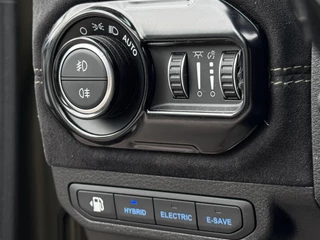 Jeep Wrangler Unlimited 4xe 380 Sahara | BRUTE | Lamborghini Verde Gea | BRASS | / 34