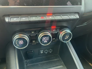 Renault Captur 1.3 TCe 130 Initiale Paris uit 2020  Rijklaar + 12 maanden Bovag-garantie Henk Jongen Auto's in Helmond,  al 50 jaar service zoals 't hoort! / 14