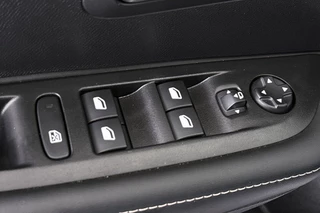 Peugeot 208 1.2 Hybrid 110 e-DCS6 Allure / 27