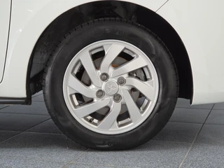 Mitsubishi Space Star 1.2 Intense / 34