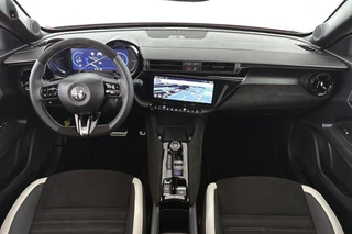 Alfa Romeo Junior 1.2 Turbo Hybrid Ibrida Sport Speciale Pano Massage Stoelverwarming / 8
