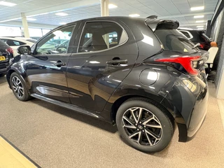 Toyota Yaris 1.5 Hybrid Style / LED / head-up / panoramadak / camera / keyless / 4