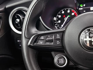 Alfa Romeo Stelvio 2.0 T AWD Ti Q4 | Automaat | Adaptive Cruise | Stoelverwarming | Navigatie | Camera | Leder | BTW / 17
