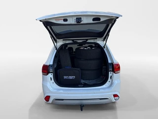 Mitsubishi Outlander 2.4 PHEV Instyle | Trekhaak | Leder | Schuif-kantel dak | Rondom camera | Elektrisch. Achterklep | Stoel en stuurverwarming | Set winterwielen | / 9