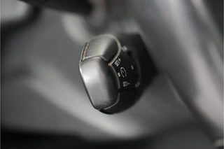 Peugeot 2008 1.2 PureTech Allure  | Trekhaak | Cruise | Navi | Climate | / 17