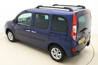 Renault Kangoo Family Rolstoelbus | Invalide vervoer | Rolstoelsauto handgeschakeld | Rolstoellift | Airco | Verlaagde vloer achterin | Oprijplaat of elektrische rolstoellift | 3-punts rolstoelgordelsysteem | Elektrische spanbanden | Extra lange veiligheidsgordels | Antislip-oprijplaat | Rolstoelplaats achter bestuurder/passagier | Versterkte vloerconstructie / 5