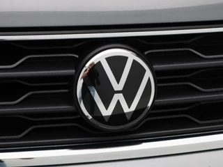 Volkswagen T-Roc 1.5 TSi 150 Pk Automaat R line | Black Style | Trekhaak | Stoelverwarming | Panorama dak | Camera | Adaptive Cruise | Climatronic | Carplay | 19 Inch | 58.509 Km !! / 44