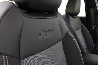 Jeep Avenger Avenger 54 kWh | Navigatie | LED projector koplampen | Elektrische achterklep | 18'' lichtmetalen velgen | Camera | Stoelverwarming | Snel leverbaar! / 18