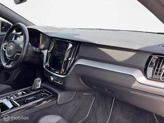 Volvo S60 2.0 T6 AWD Twin Engine R-Design / 17