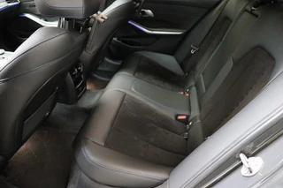 BMW 3 Serie Sedan 320i High Executive M Sport Pakket Automaat  / Live Cockpit Professional / Schuif-/kanteldak / Achteruitrijcamera / Stoelverwarming / DAB / Shadow Line / Apple CarPlay / LED / 19 Inch / Extra Getint Glas / 16