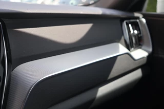 Volvo XC60 T6 Recharge AWD Plus Bright | Stoelverwarming | Trekhaak  | Parkeercamera | Panoramadak | Long Range |   Memory Stoelen | Keyless / 41