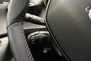 Peugeot 2008 1.2 PureTech 100pk Active Pack | Distributieriem vervangen in mei 2025 bij 92.519km | Navigatie | Climate Control | DAB+ | Lichtmetalen Velgen 16inch | Apple Carplay/Android Auto / 26