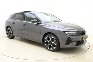 Opel Astra 1.2 Turbo 145pk Hybrid GS 145 PK Automaat | Navigatie | Panoramisch schuif/kanteldak | Stoel & Stuurverwarming | Climate control | Rondomzicht camera | Extra getint glas | 18" Lichtmetalen velgen / 9