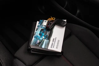 BMW 1-serie 125i Business+ | Sport Line | NL auto | Schuif-/kanteldak | Keyless entry | HiFi audio | Stoelverwarming | Xenon | Sportstuur | Navigatie Professional | Bluetooth | PDC / 40