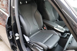 BMW X1 sDrive18i High Executive Automaat  / Widescreen Display / Stoelverwarming / Leder / Climate Control / Driving Assistant Plus / Cruise Control / Leder / Achteruitrijcamera / 17 Inch / Adaptieve LED koplampen / 19