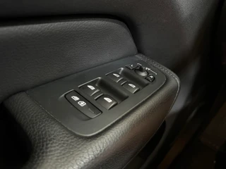 Volvo XC60 2.0 T5 Inscription | 250PK | Automaat | Leder | Camera | Trekhaak | Pano | Navi | 12,3” Digitaal Display / 27