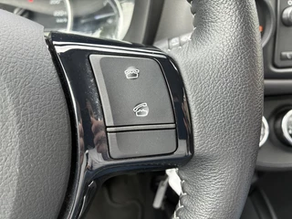 Toyota Yaris 5-DEURS NL-AUTO 1E-EIG DEALER-OND 5-DEURS AIRCO RADIO/CD  TREKHAAK ALL-SEASONS / 19