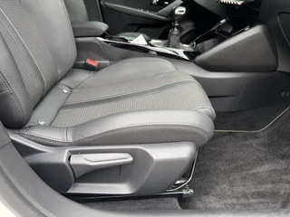 Peugeot 208 1.2 Turbo 100 PK GT | Navigatie | Zwart dak | Sportstoelen | Keyless Start | 17" Lichtmetalen Velgen | Full LED Verlichting | Climate Control | Cruise Control | Camera | Parkeersensoren | Dodehoek detectie | / 19