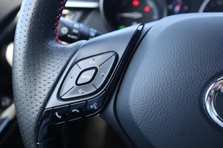 Toyota C-HR 1.8 HYBRID GR-SPORT 19"LM-VELGEN 1e EIGENAAR NL-AUTO STOELVERW. LED JBL-AUDIO P-SENSOREN APPLE/ANDROID 19"LMV / 28