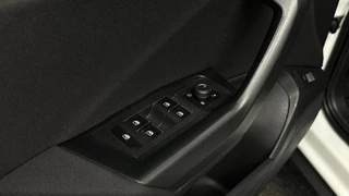 Volkswagen T-Roc 1.0 TSI Style Business CARPLAY NAVI ADAPTIEF CRUISE. / 27