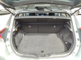 Toyota Auris 1.8 Hybrid DYNAMIC ULTIMATE / 30