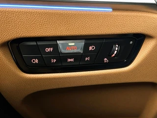 BMW 3-serie 320i M Sport | Schuifdak | Camera | HeadUp Display | Stoelverwarming | Memory Stoelen / 27