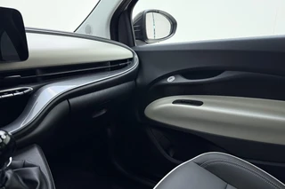 Fiat 500 1.0 Hybrid La Prima Cabrio | DEMO | Lederen bekleding | Camera | 8 Jaar speciale garantie | Parkeersensoren | Climate control / 26