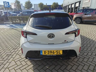 Toyota Corolla Hybrid 140 GR Sport SCHUIF/KANTELDAK PARKEERSENSOREN STOELVERW LM-VELGEN APPLE/ANDROID DRAADLOOS-LADEN CAMERA KEYLESS / 7