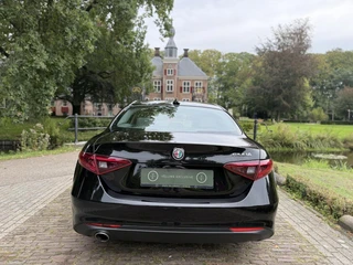 Alfa Romeo Giulia 2.0T Business / 24