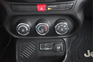 Jeep Renegade 1.4 MultiAir Latitude  | NL-Auto | Cruise Contr | Airco | Bluetooth | LM-Velgen | NAP / 19