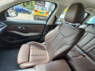 BMW 3 Serie Touring 320e PHEV  Orig NL. | Leder | Park Assist | Carplay/Android / 31