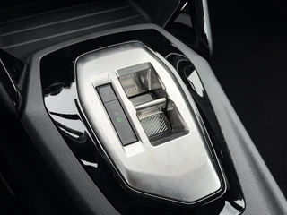 Peugeot 208 Style Hybrid 110PK e-DCS6 Automaat Parkeersensoren, Airco, DAB, Cruise Control, Elektrische Ramen, Centrale Deurvergrendeling / 24