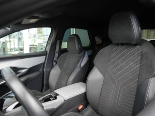 Peugeot 3008 1.2 Hybrid 136 GT | Demo | Stoel en stuurverwarming | Led | Navigatie | Achteruitrijcamera | Keyless entry en start | Parkeersensoren voor en achter | Climate control | Adaptive cruise control / 10