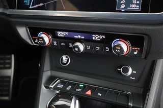 Audi Q3 45 TFSIe 245pk S edition Trekhaak Keyless Stoelverwarming Navigatie Adaptive Cruise S-Line / 33