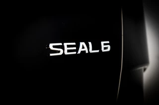 BYD SEAL 6 Touring 1.5 DM-i 183 Pk PHEV Boost € 5.190,- korting | 1.350 WLTP | Adapt. Cruise | Keyless | Vegan Leder | Camera |  LED verlichting / 21