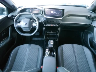 Peugeot e-2008 EV Allure 54 kWh | tot 406km WLTP range | SOH 96% | Parkeersensoren voor + achter | Draadloos Apple Carplay/Android Auto | Cruise Control | Privacy Glass / 13