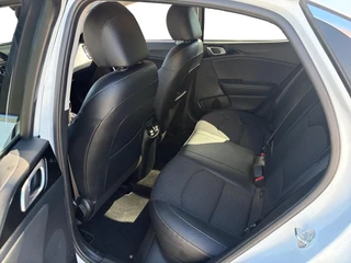 Kia XCeed 1.0 T-GDi DynamicPlusLine | Stoel- en stuurverwarming | Keyless entry/start | Achteruitrijcamera | Parkeersensoren achter | Apple/Android Carplay | Cruise control | Climate control | Navi / 23