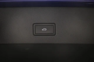 Volkswagen T-Roc 2.0 TSI 4Motion R | PANORAMADAK | BEATS | AKRAPOVIC UITLAAT | CAMERA | TREKHAAK / 18